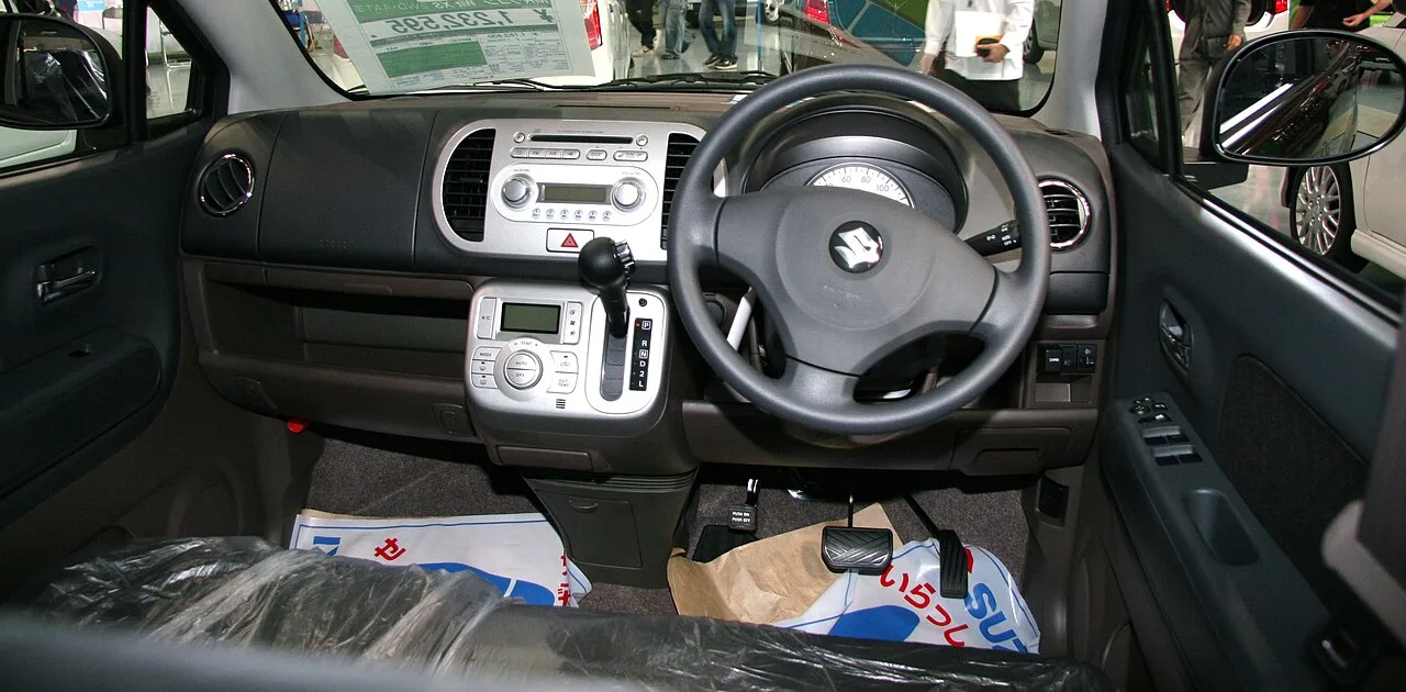 Suzuki MR Wagon second generation MF22S, interior