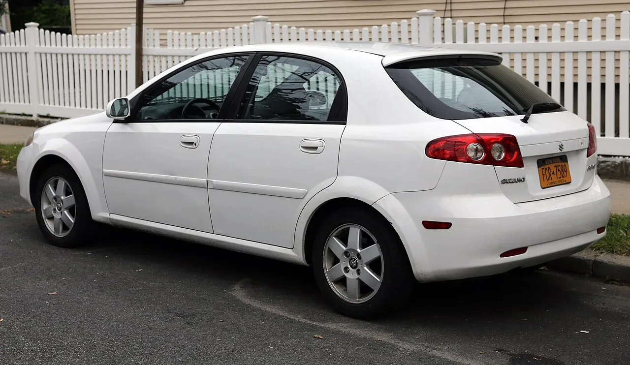 Suzuki Reno, rear