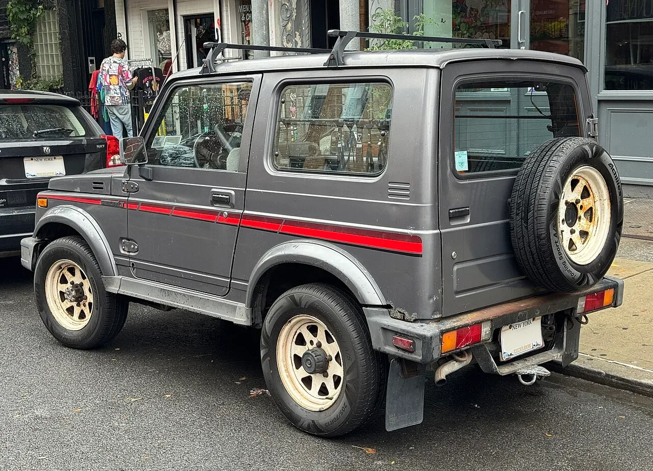 Suzuki Samurai, rear