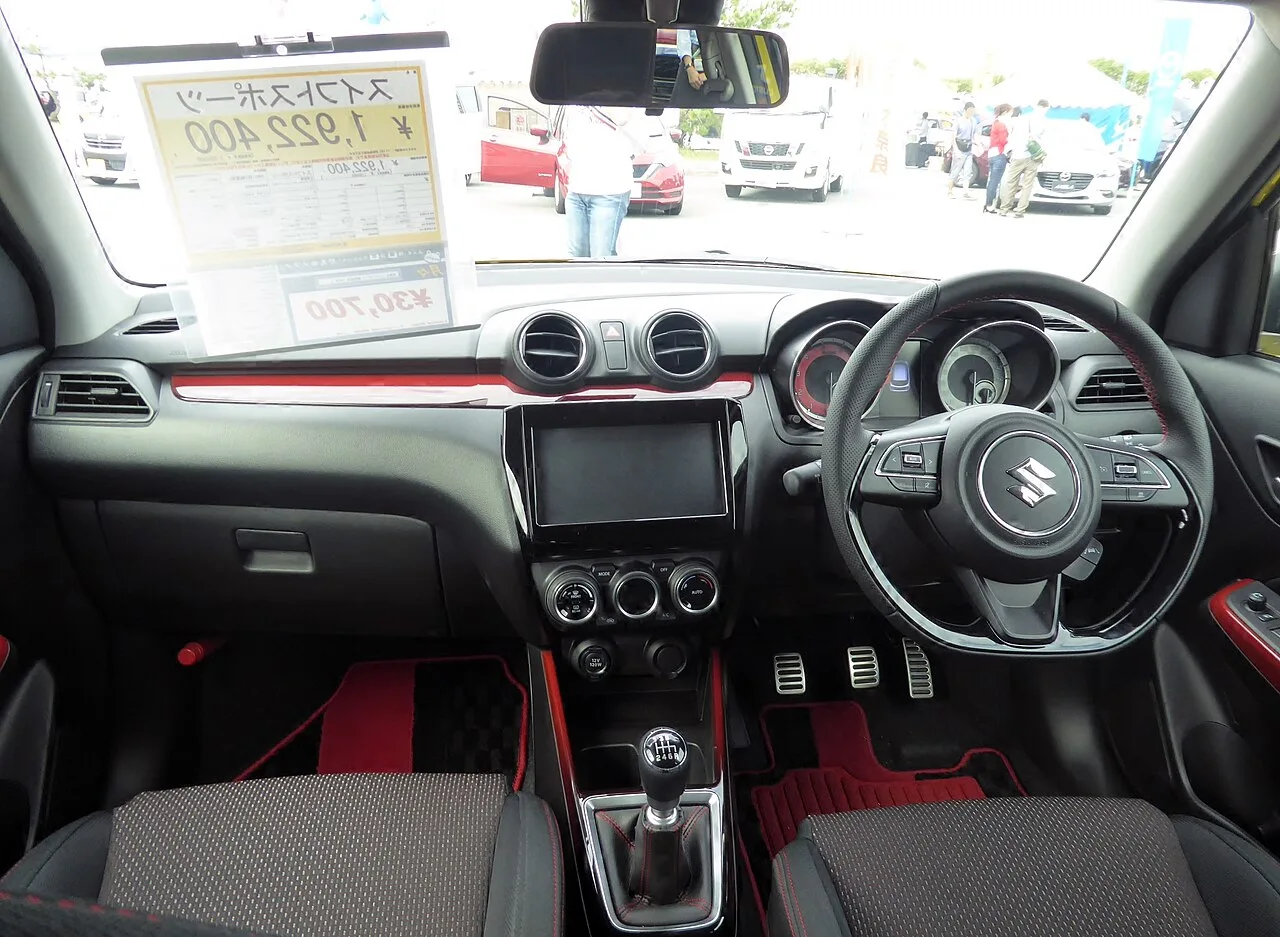 Suzuki Swift Sport ZC33S, interior