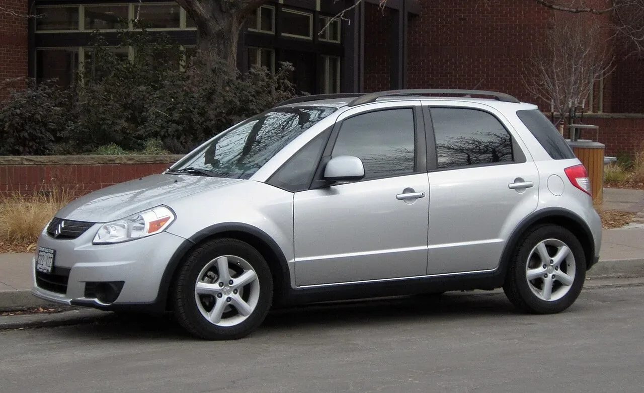 Suzuki SX4, side