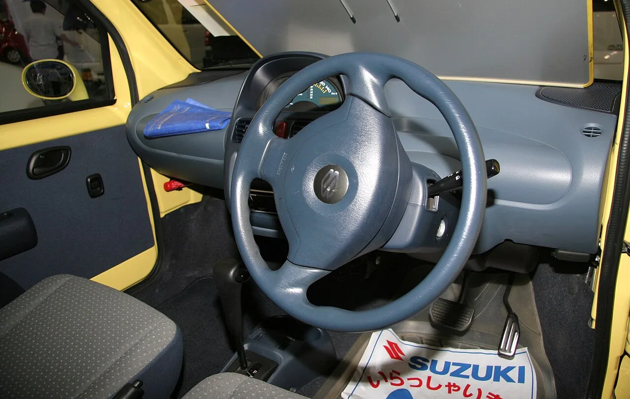 Suzuki Twin, interior