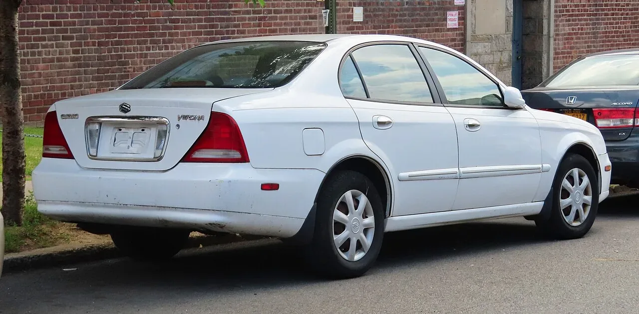 Suzuki Verona, rear