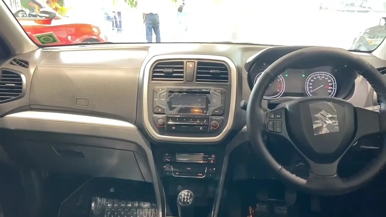 Suzuki Vitara Brezza, interior