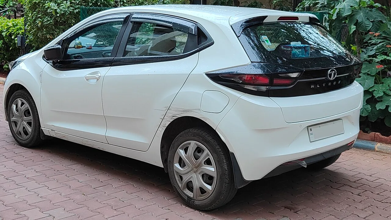 Tata Altroz, rear