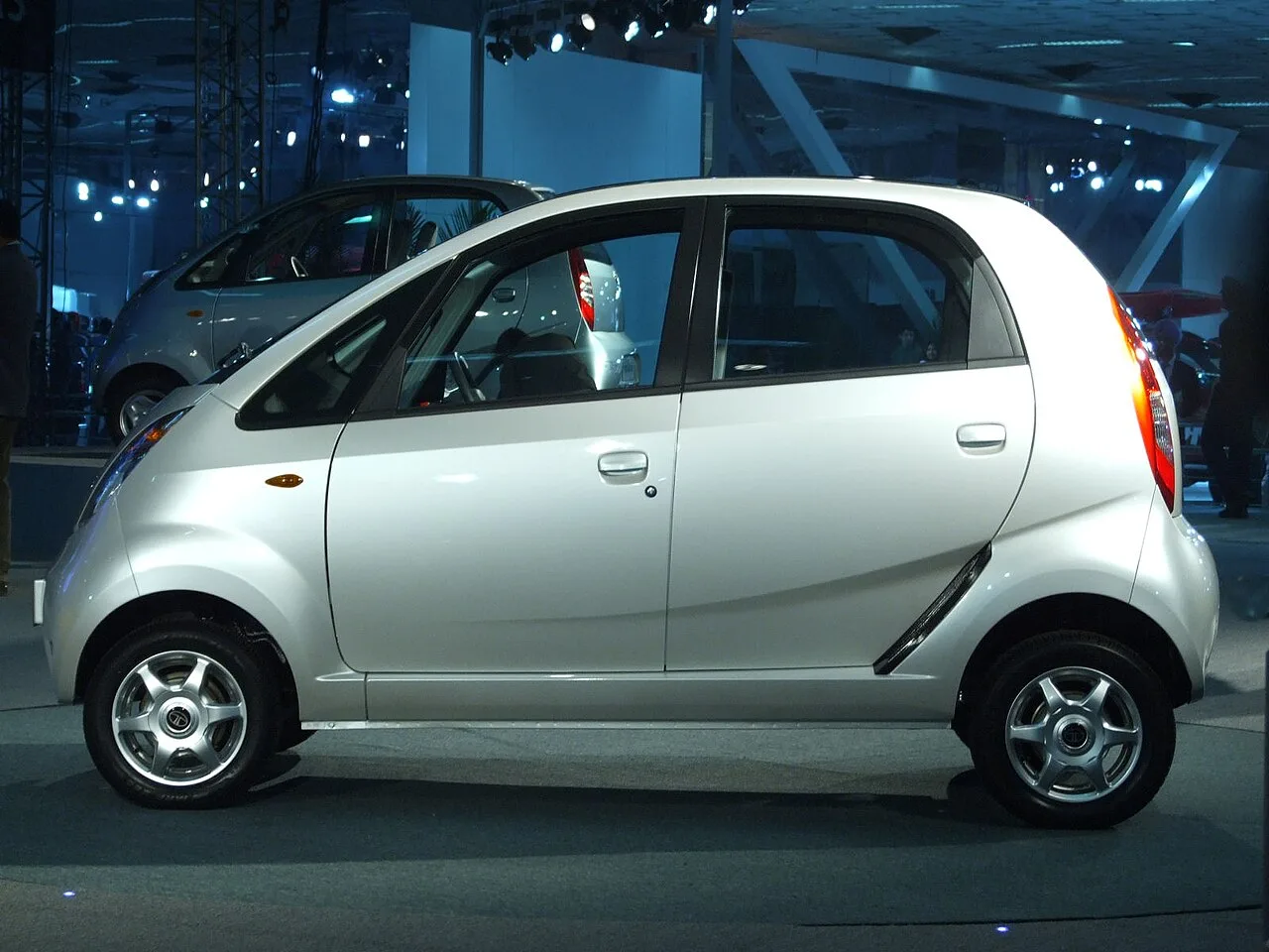 Tata Nano, side