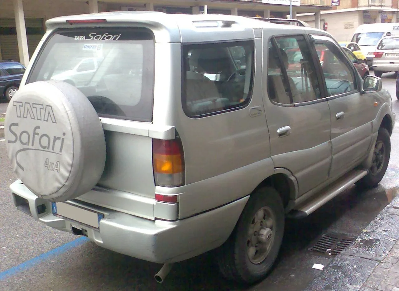 Tata Safari second generation, rear
