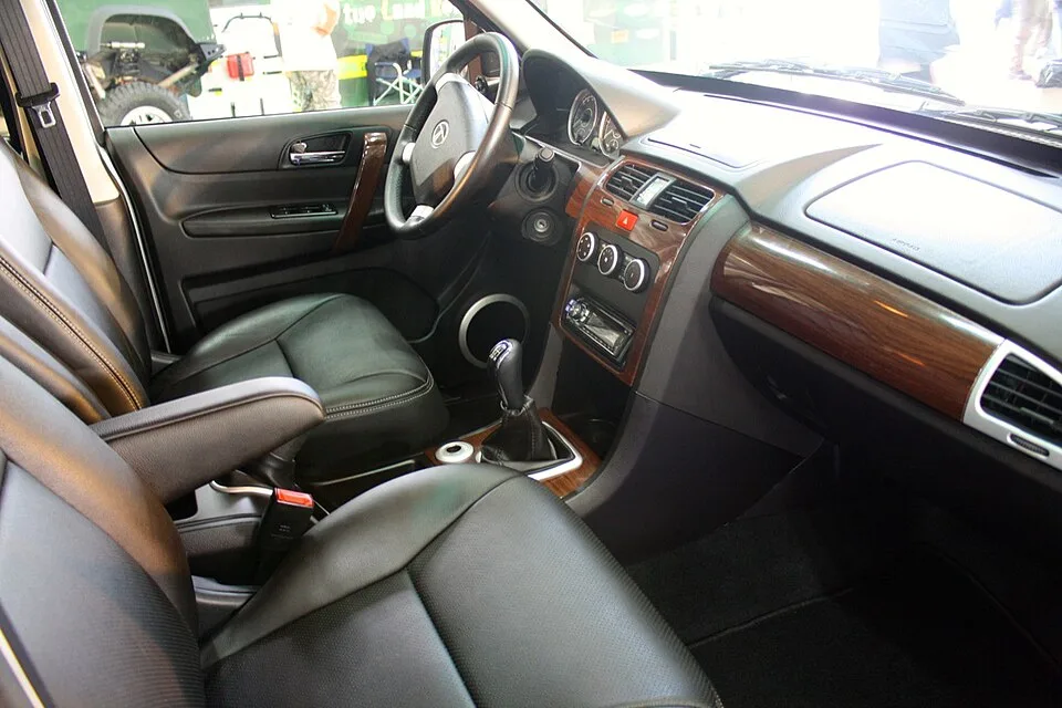 Tata Safari Storme, interior
