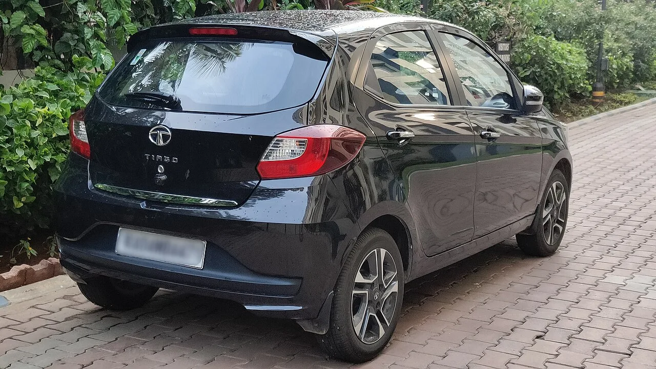Tata Tiago, rear