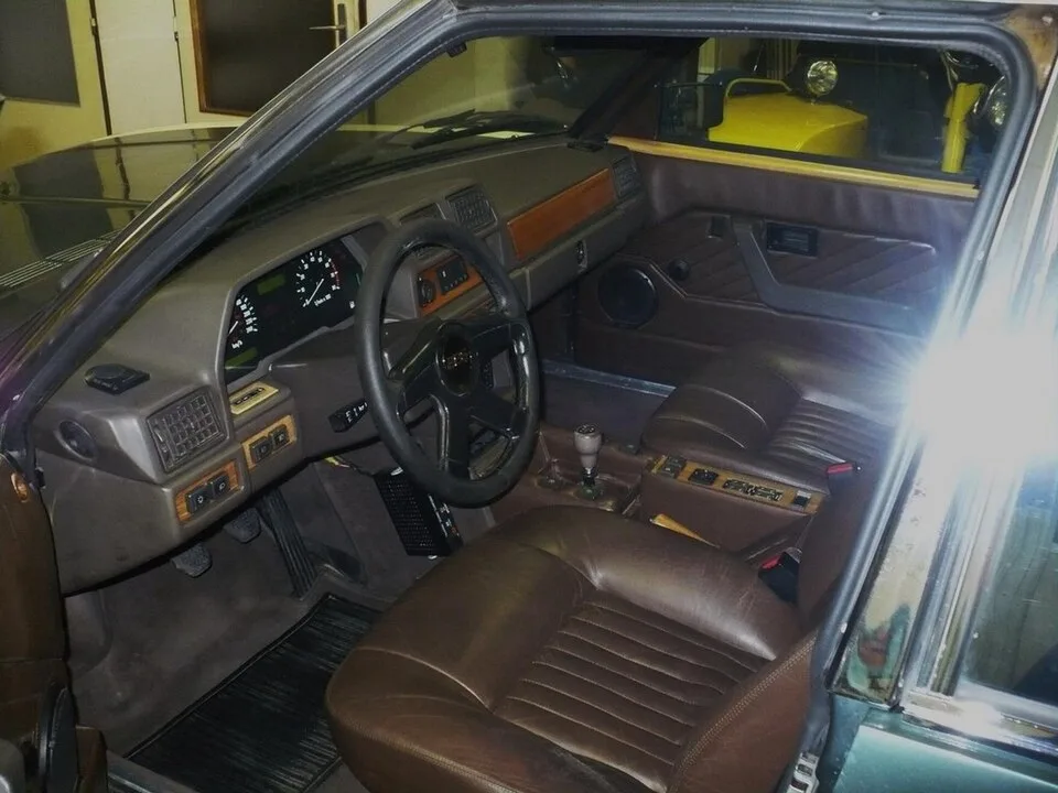 Tatra 613, interior