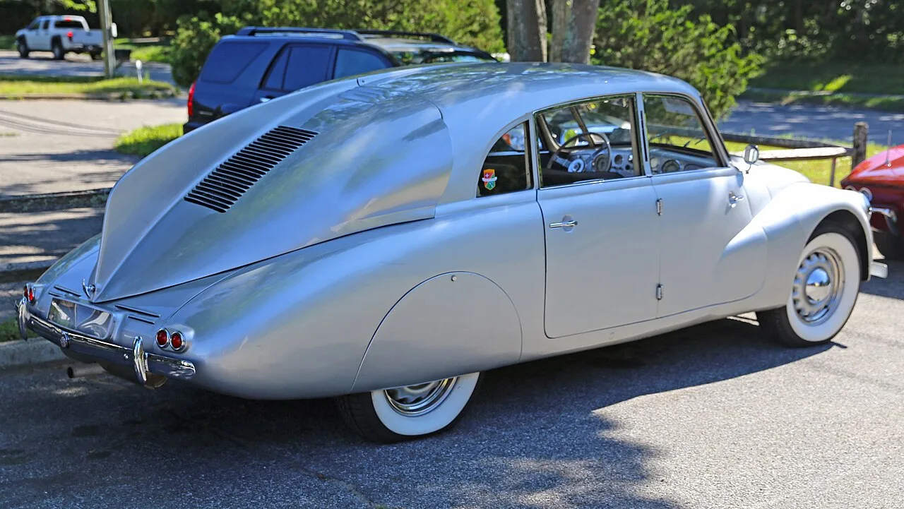 Tatra 87, rear