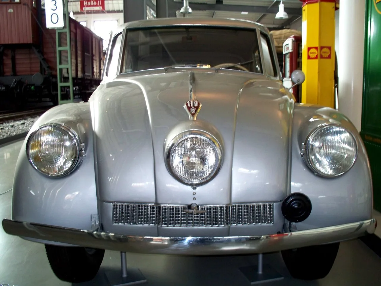 Tatra 87, side