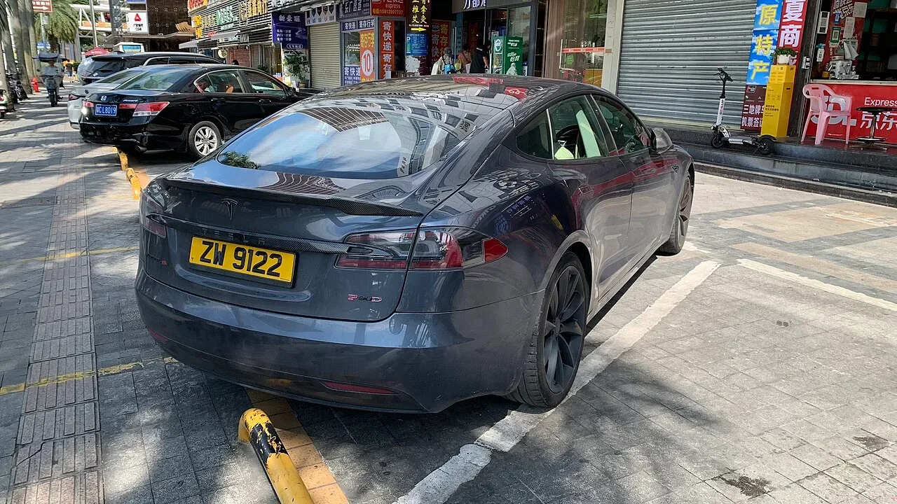 Tesla Model S, rear