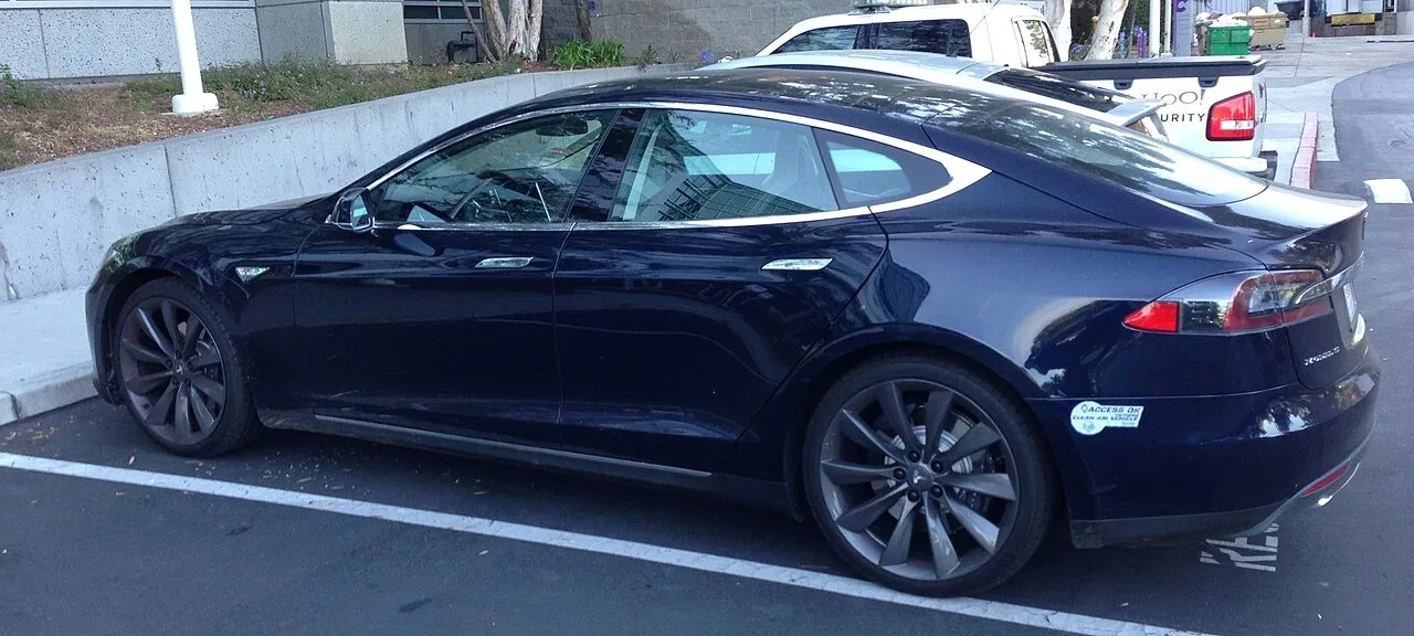 Tesla Model S, side