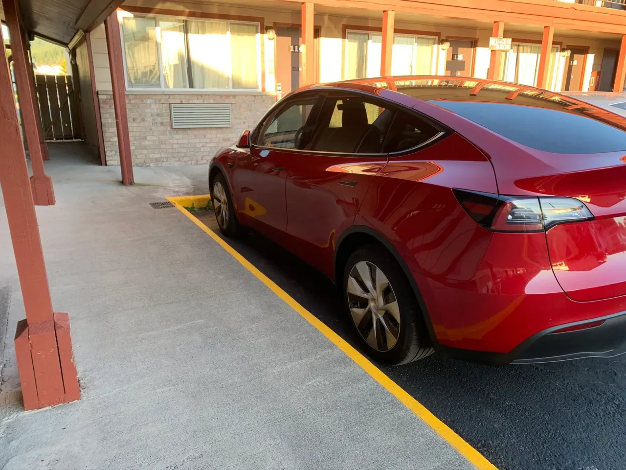 Tesla Model Y, side