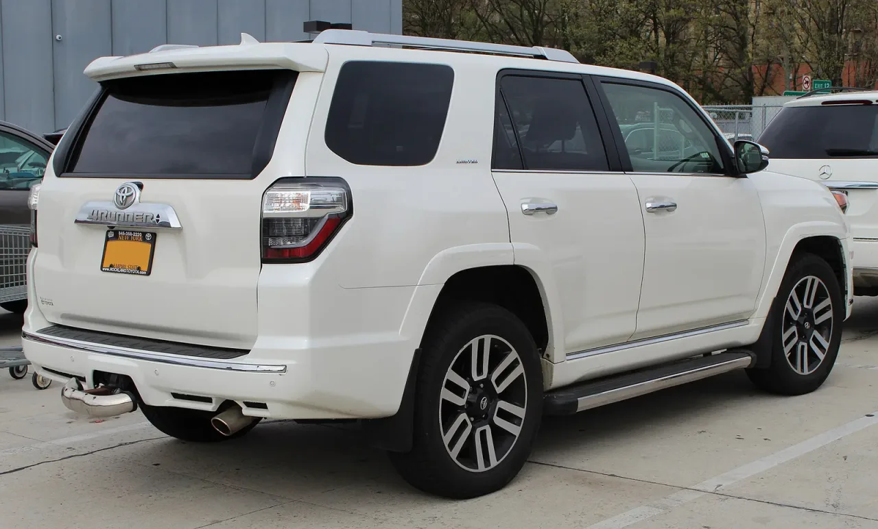 Toyota 4Runner, rear