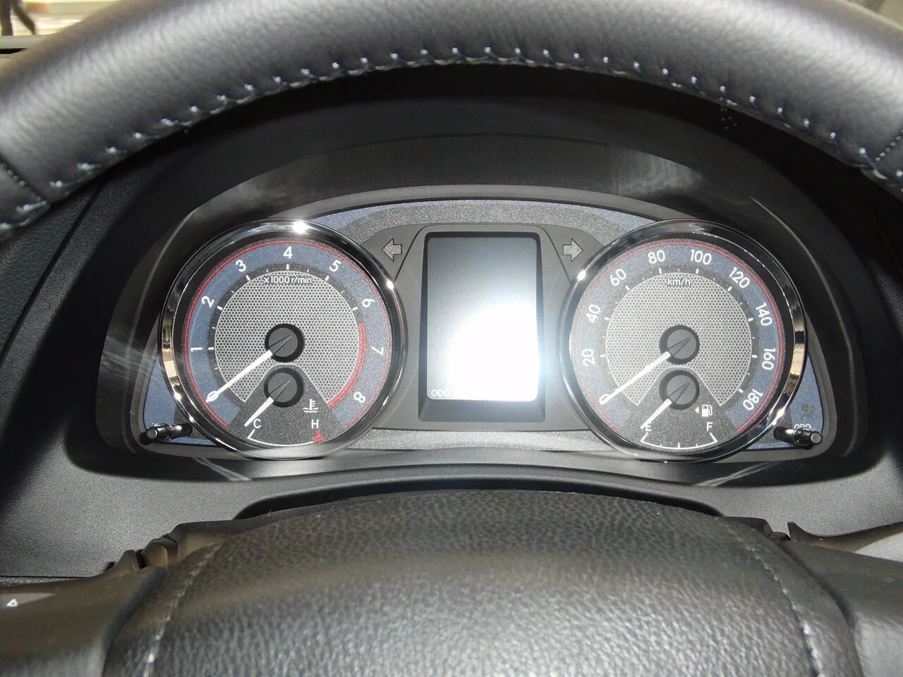Toyota Auris E180, interior