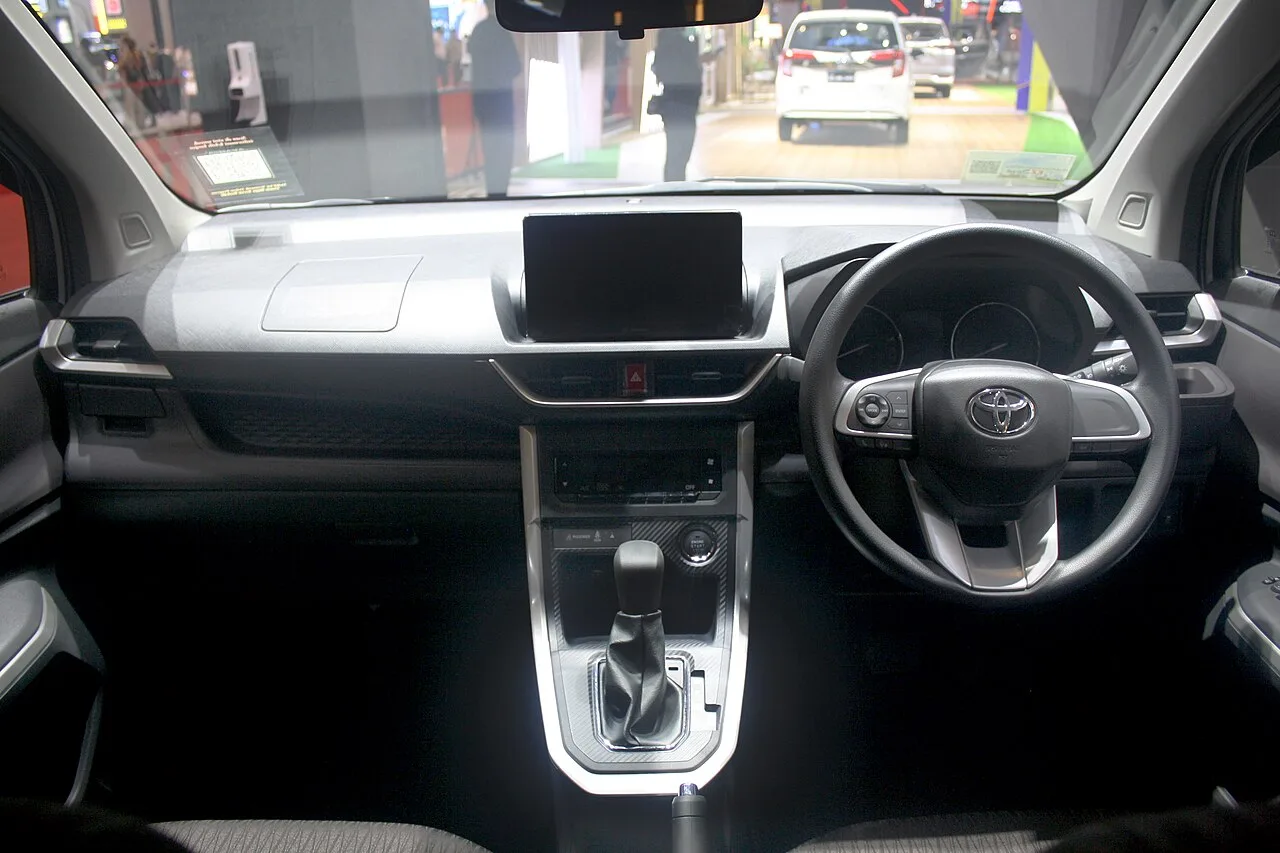Toyota Avanza F650, interior