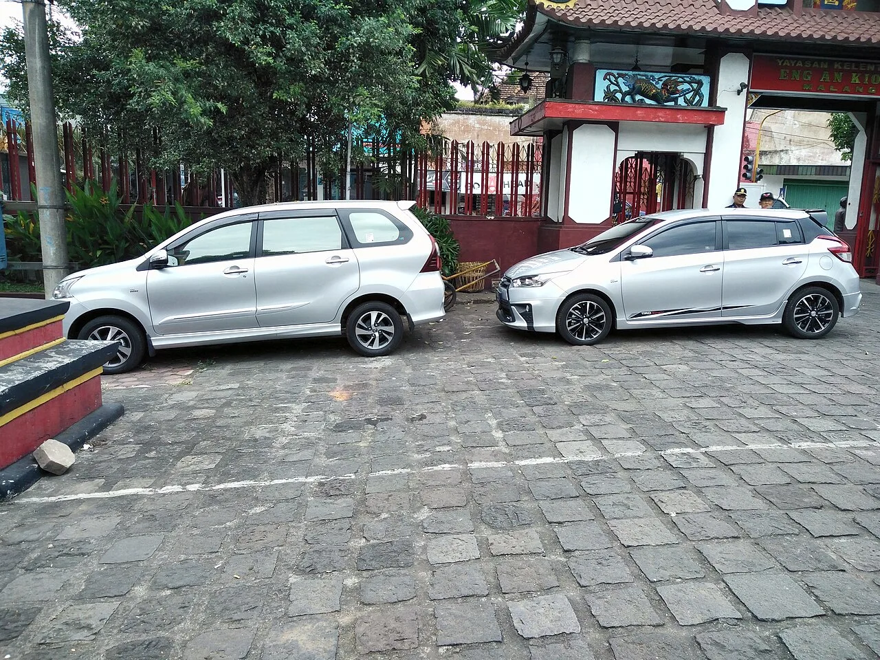 Toyota Avanza F650, side
