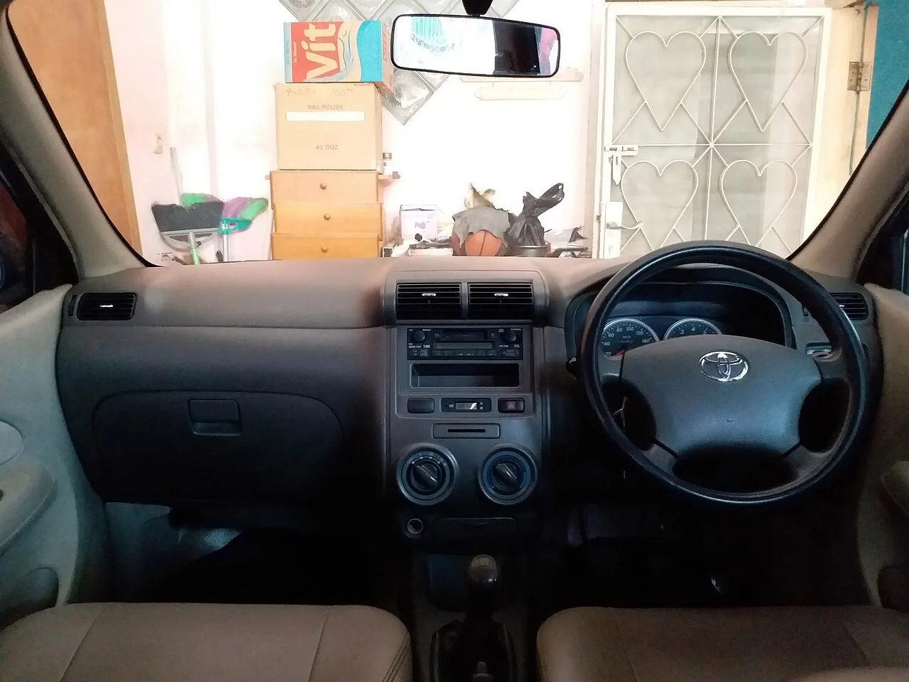 Toyota Avanza F600, interior