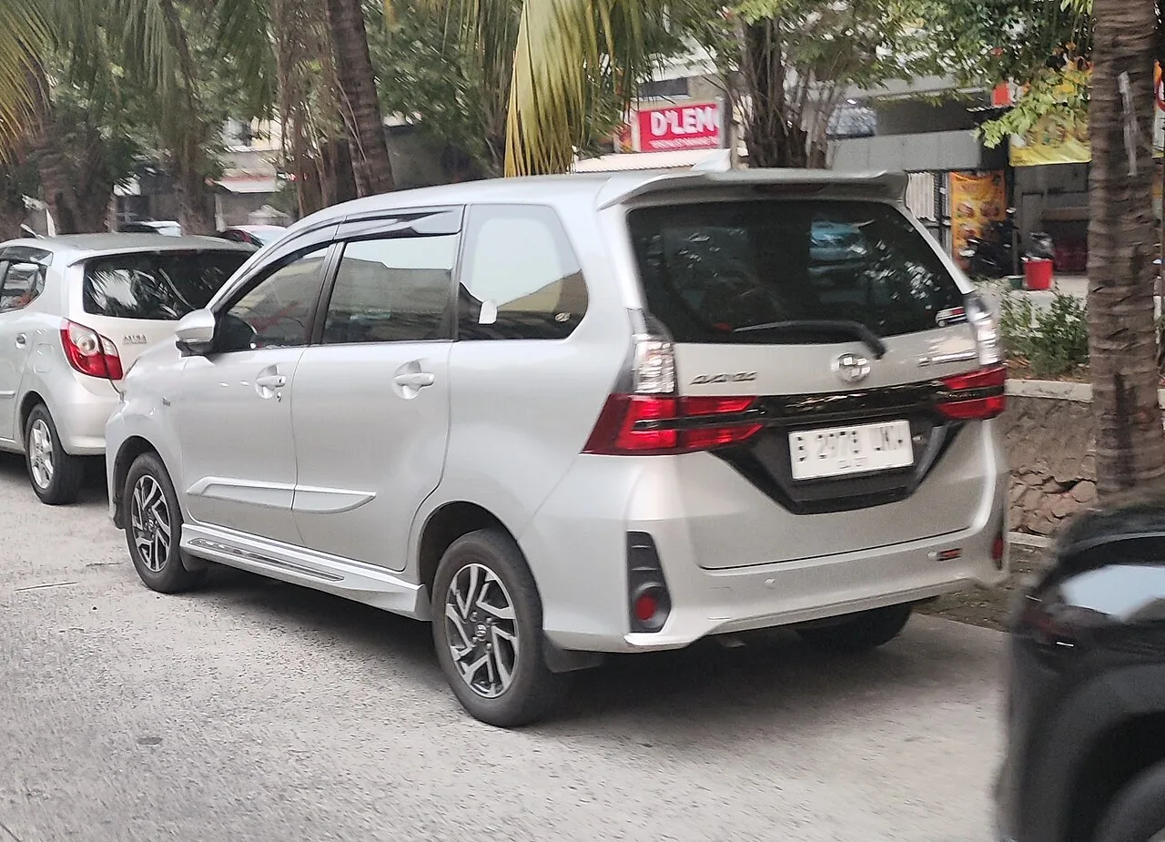 Toyota Avanza F600, rear