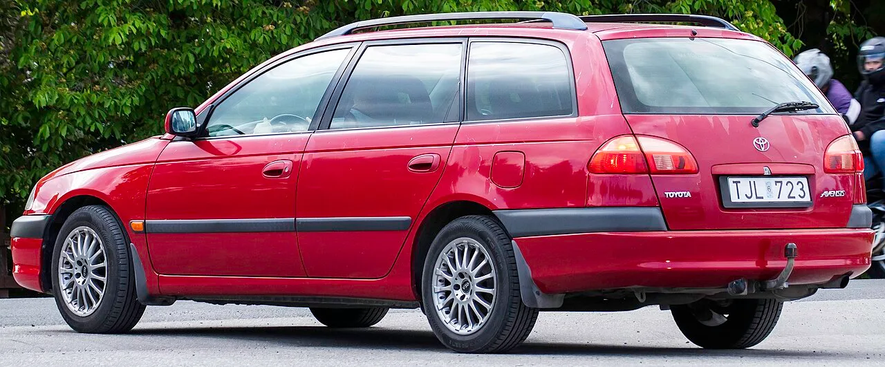 Toyota Avensis T220, rear