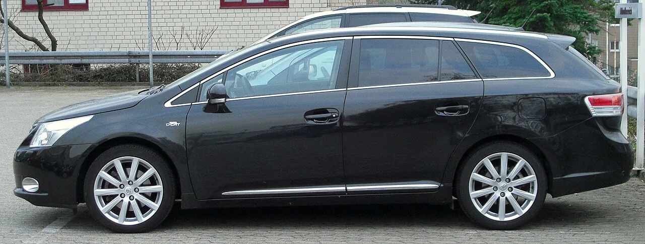 Toyota Avensis T270, side