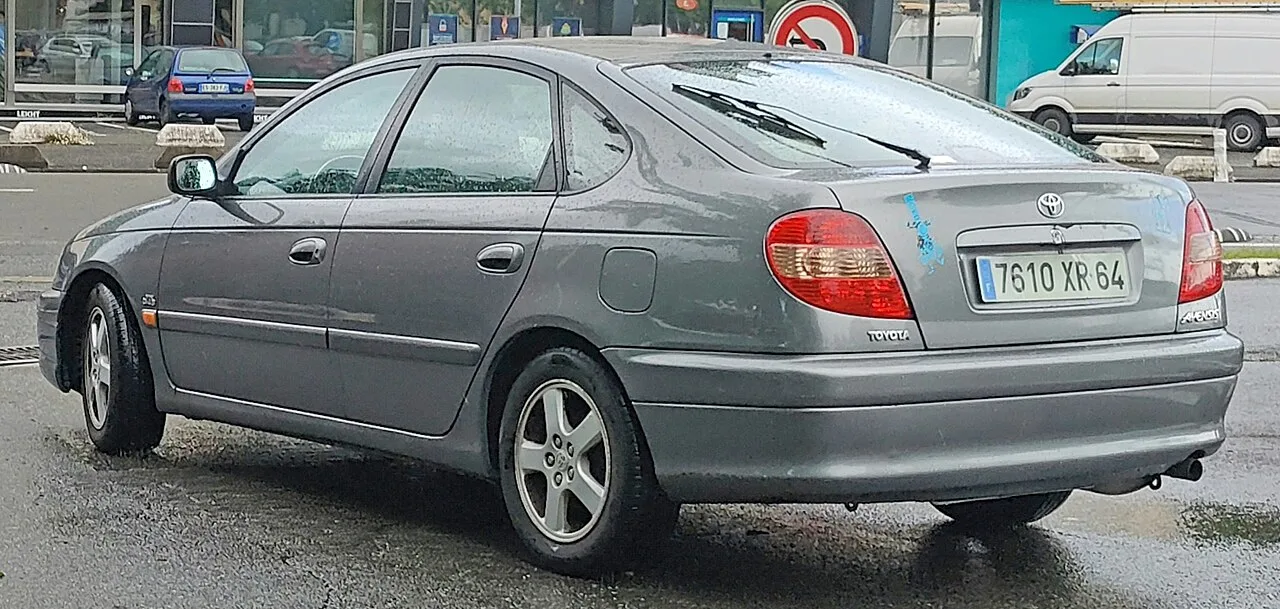 Toyota Avensis T250, rear