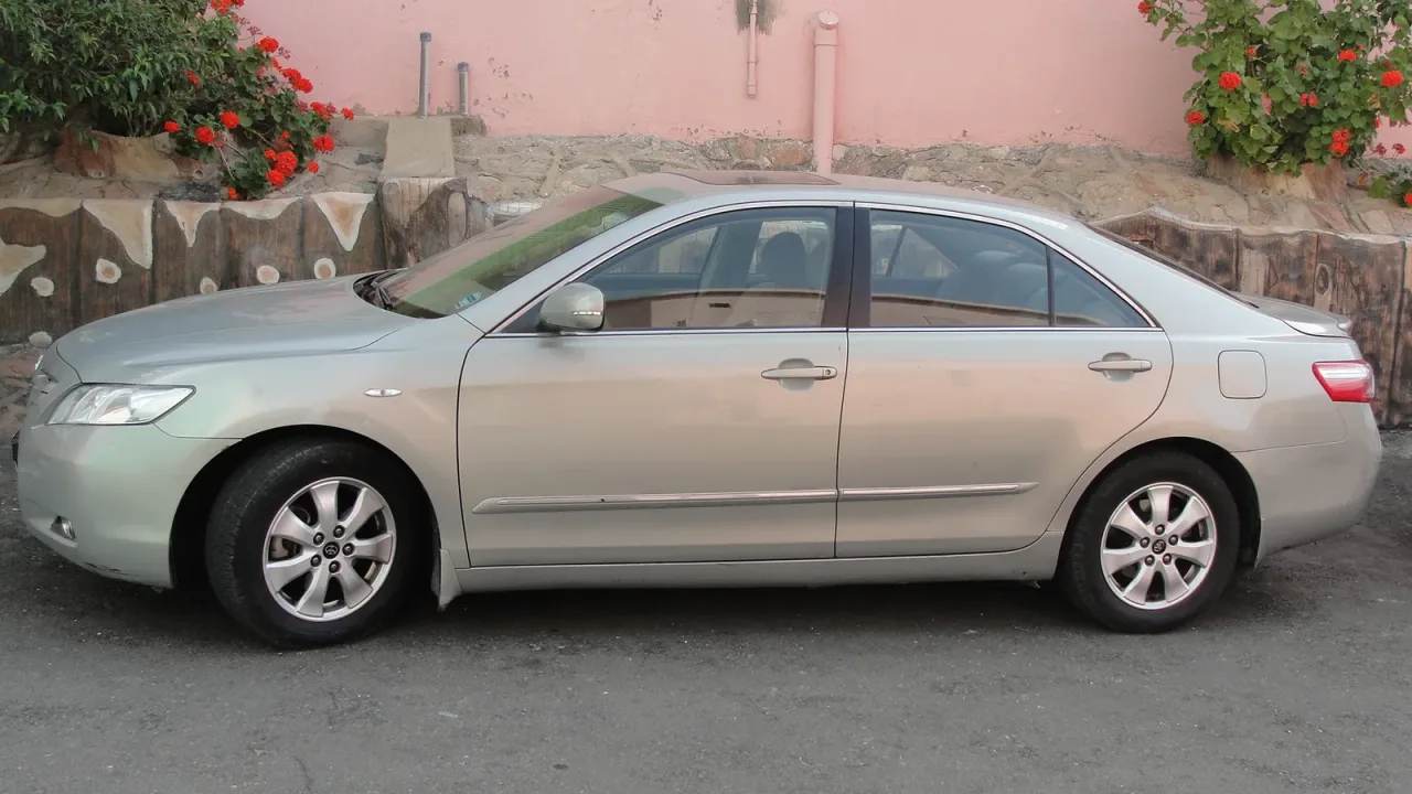 Toyota Camry, side