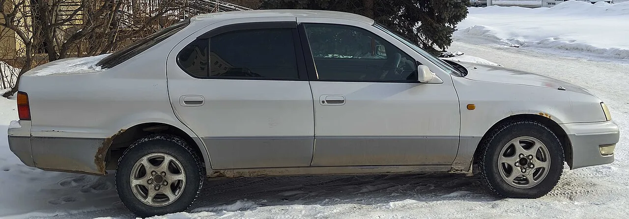 Toyota Camry V40, side