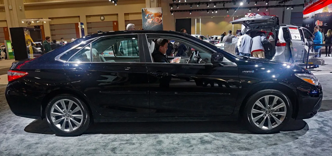 Toyota Camry, side
