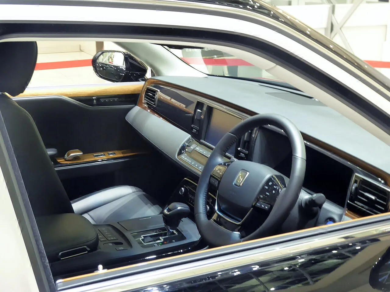 Toyota Century SUV G70, interior