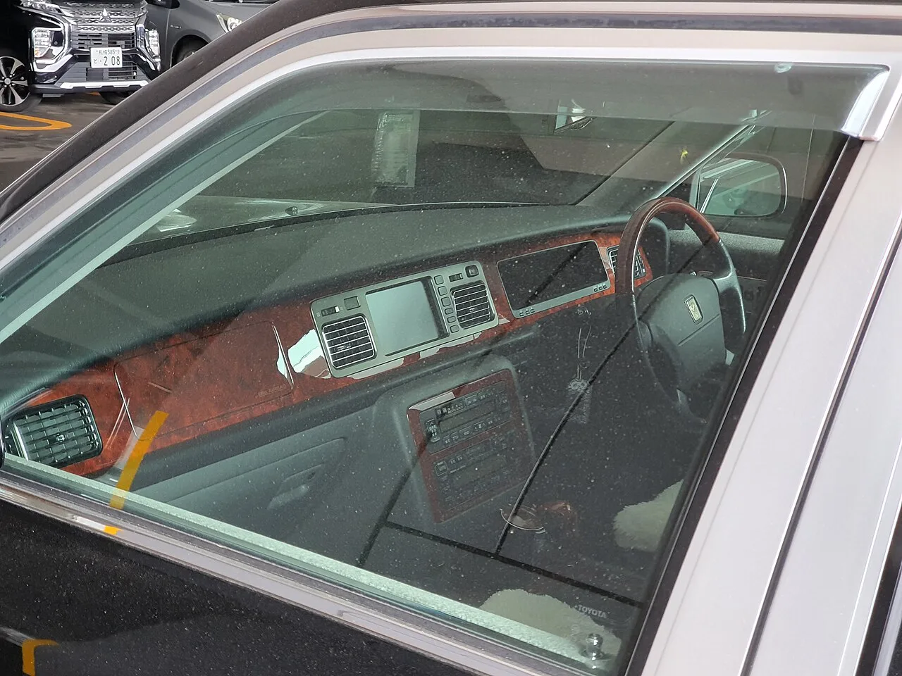 Toyota Century, interior