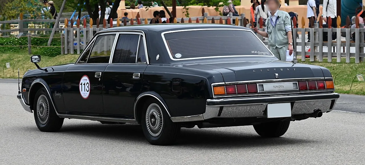Toyota Century G20 / G30 / G40, rear