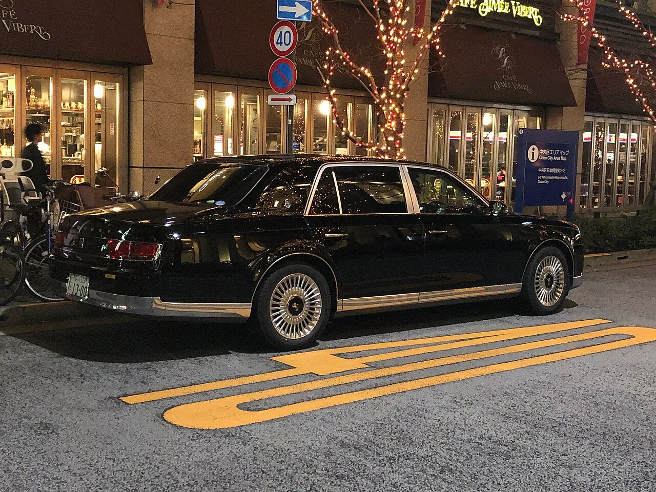 Toyota Century G20 / G30 / G40, side