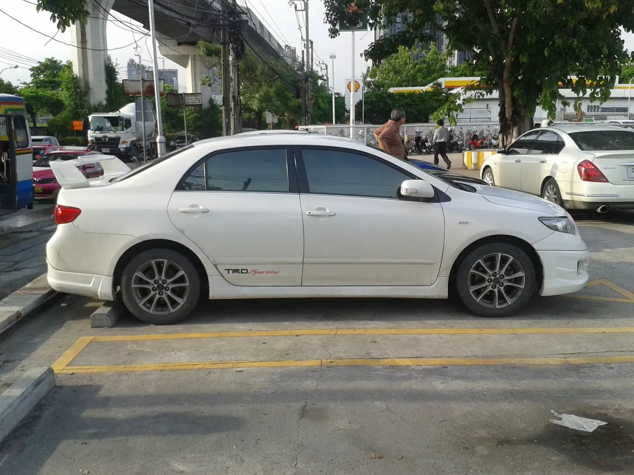 Toyota Corolla, side