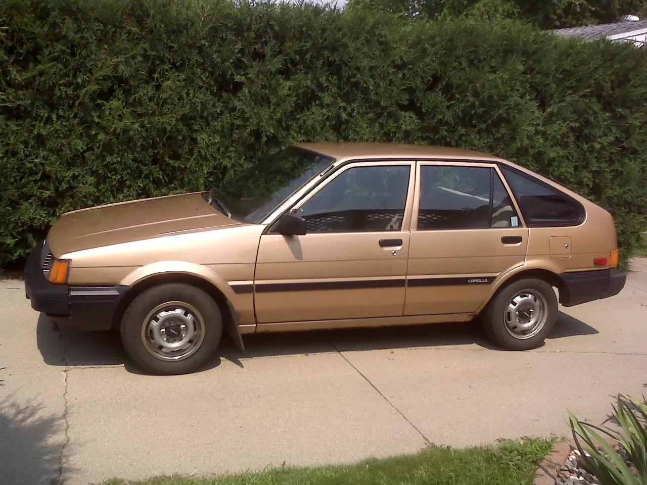 Toyota Corolla, side
