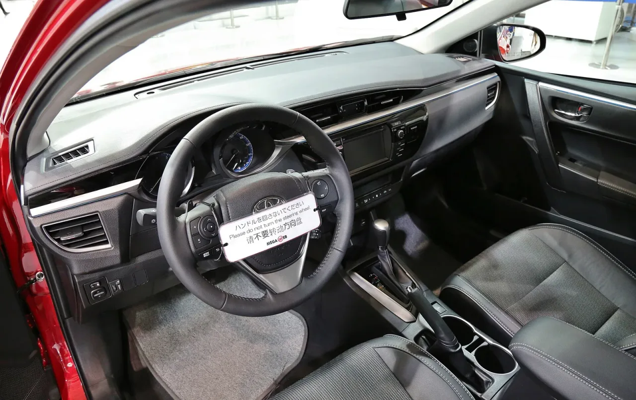 Toyota Corolla, interior