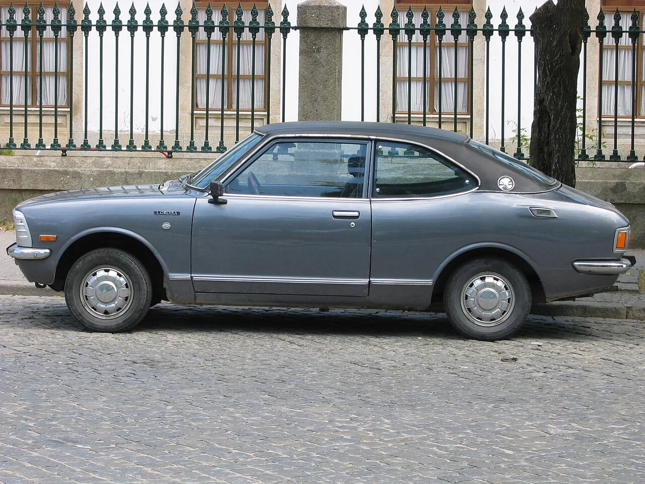 Toyota Corolla E70 fourth generation, side