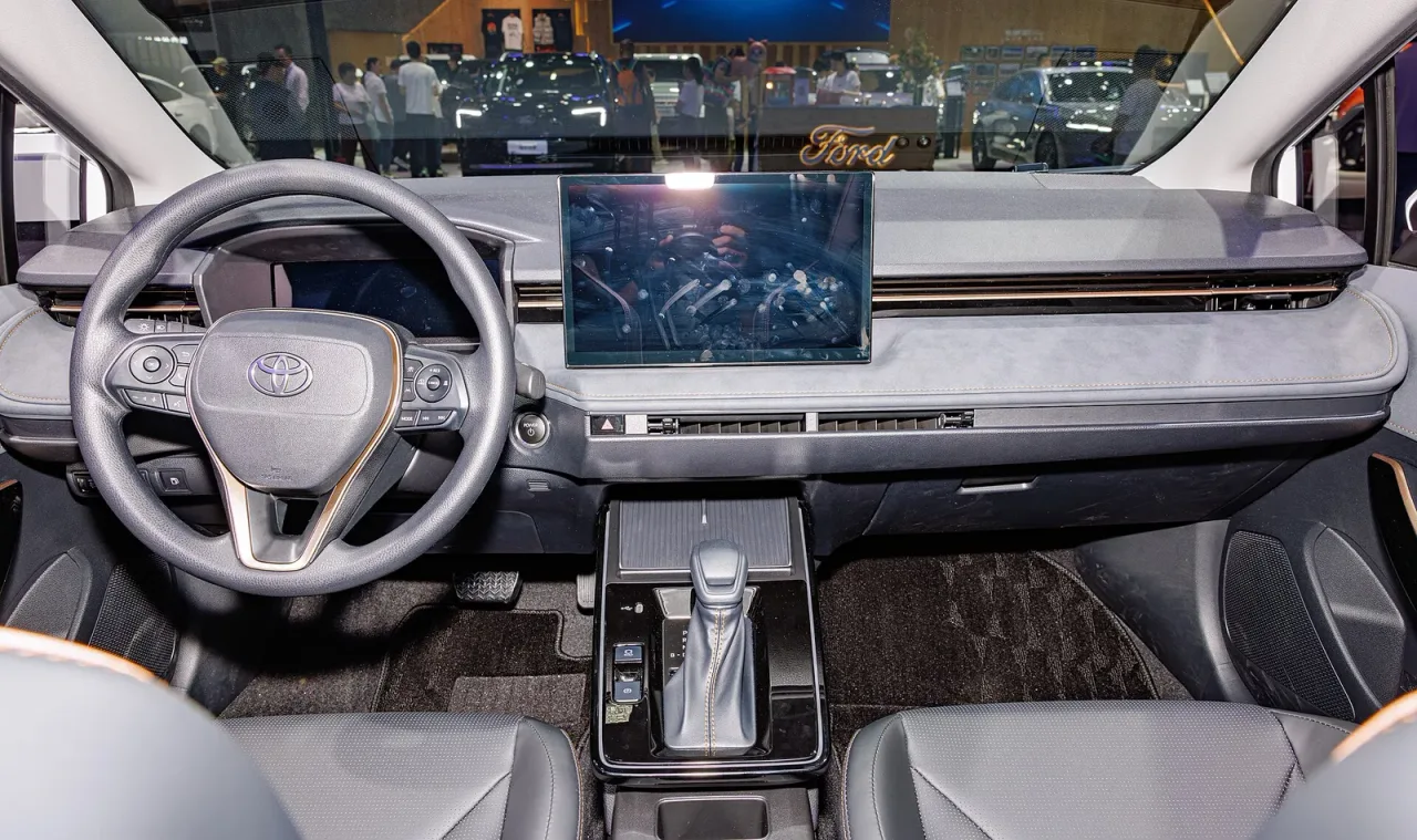 Toyota Corolla, interior