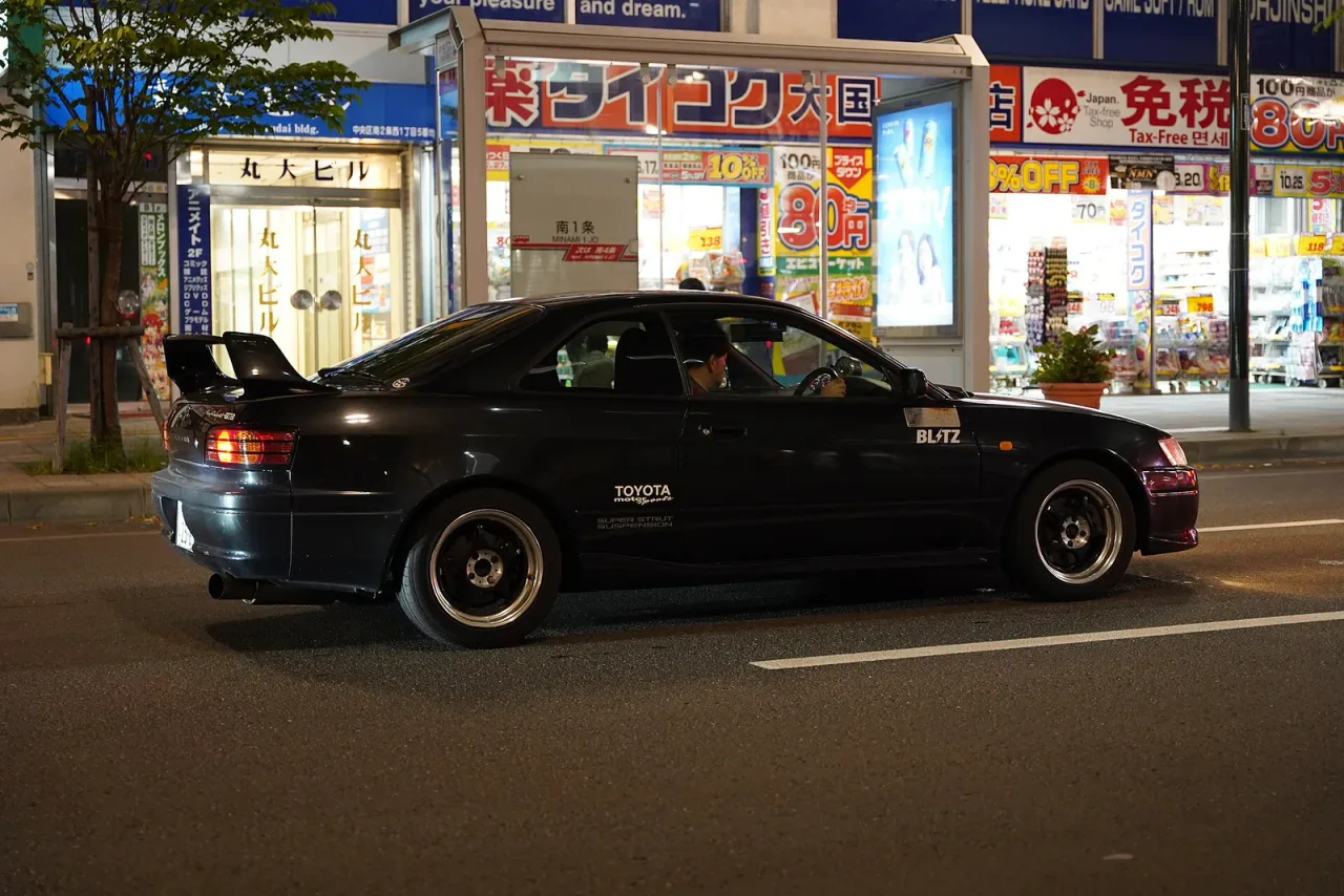 Toyota Corolla, side