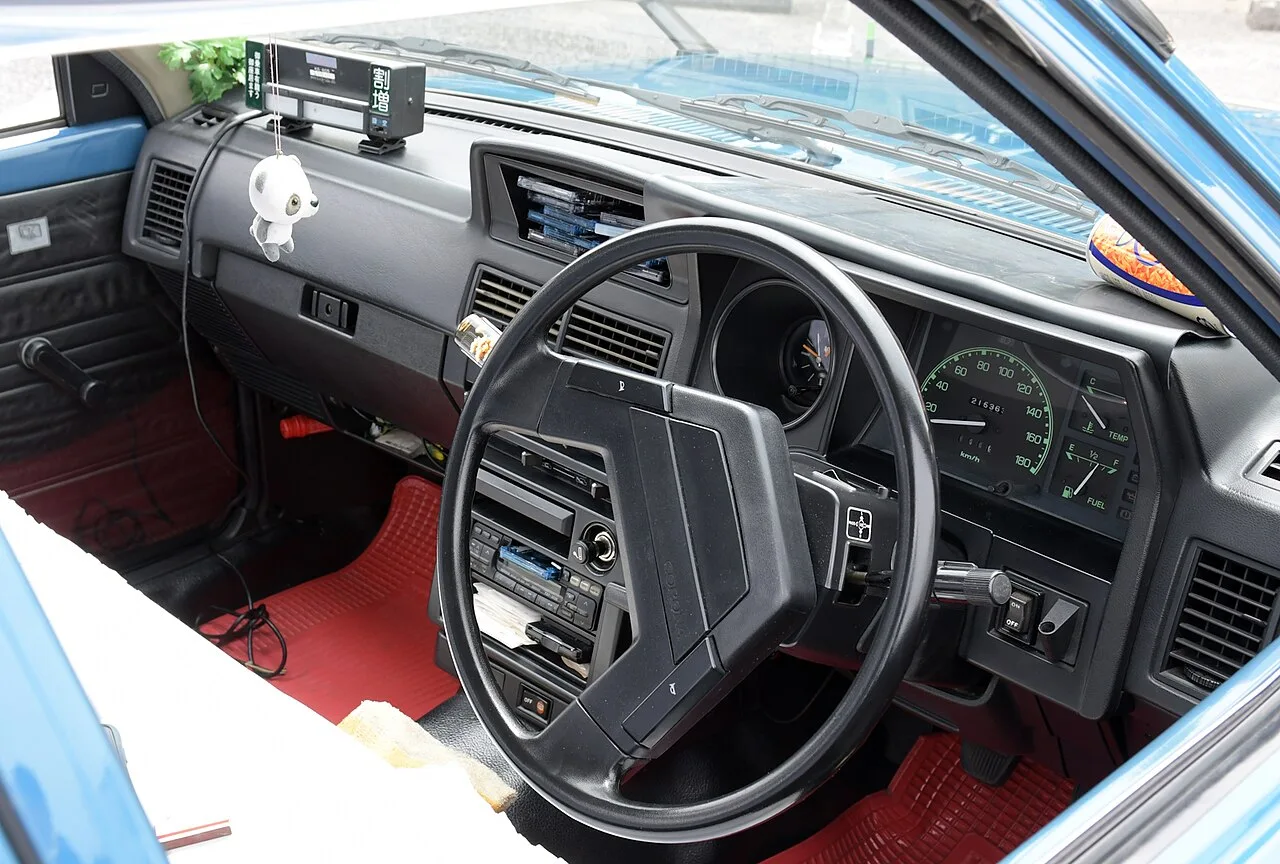 Toyota Corona T140, interior