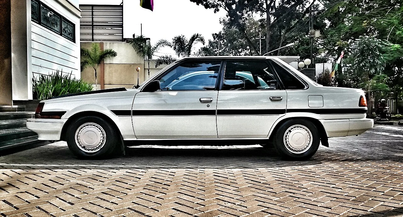 Toyota Corona FF T150 / T160, side