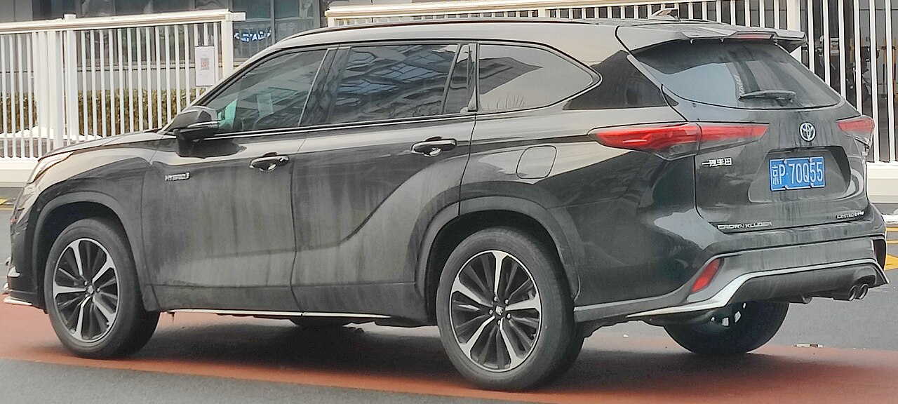 Toyota Crown, rear