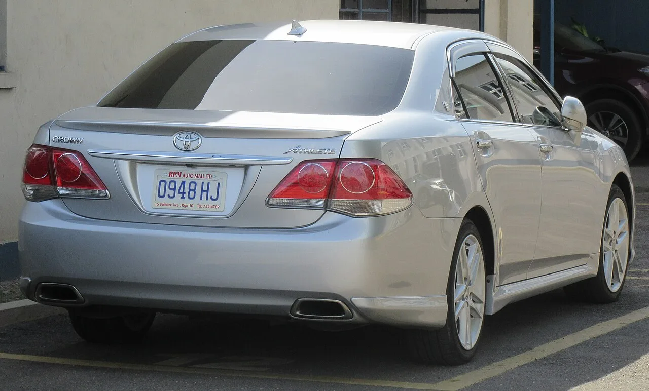 Toyota Crown RS / S10 / S20 / S30, rear