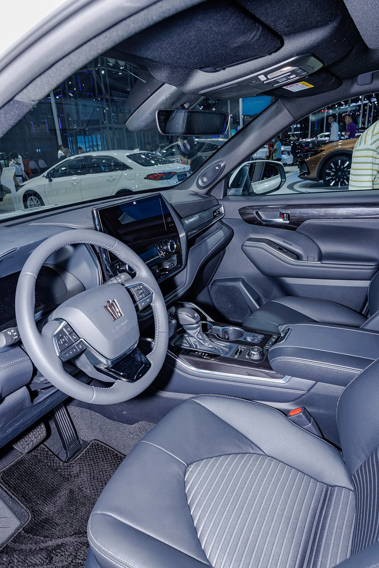 Toyota Crown Estate, interior