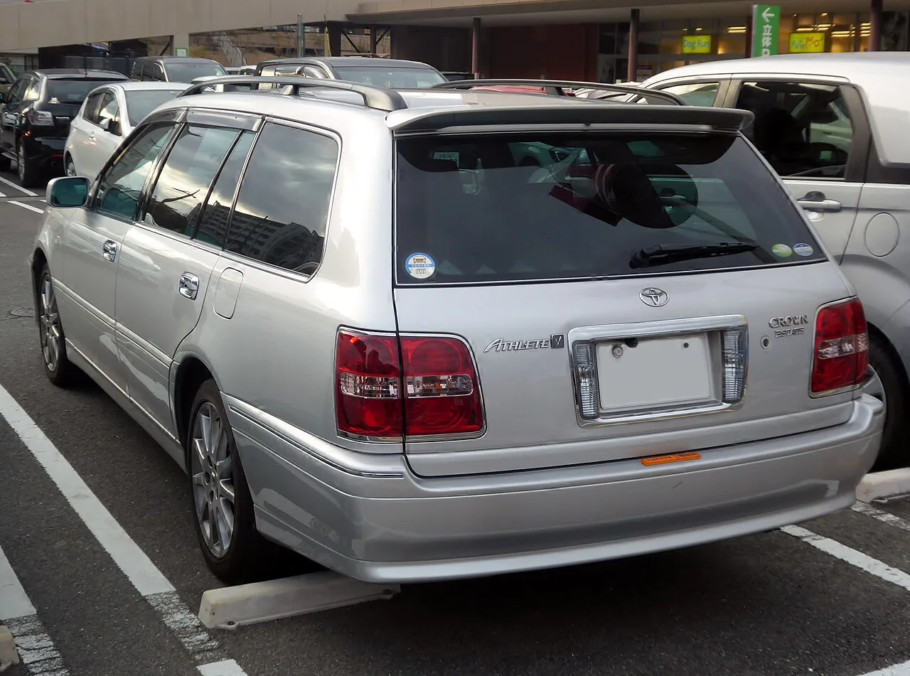 Toyota Crown Estate, rear