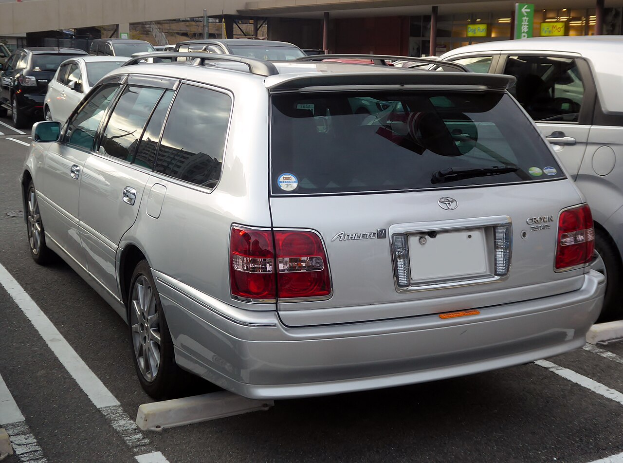 Toyota Crown, rear
