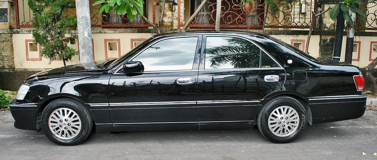 Toyota Crown, side