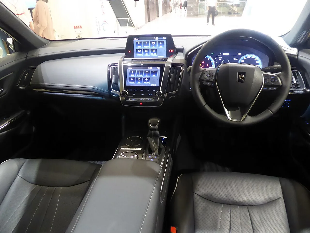 Toyota Crown S220 fifteenth generation, interior